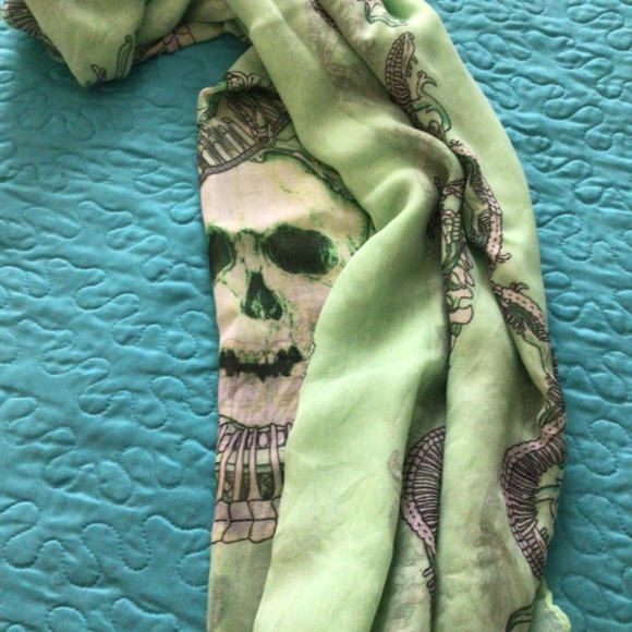 Scarves New - Picture 2 of 3